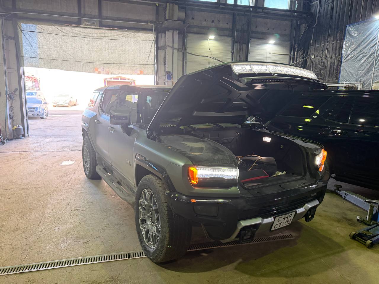 Прохождение Первого ТО на Hummer EV: Ключевые Процедуры Обслуживания