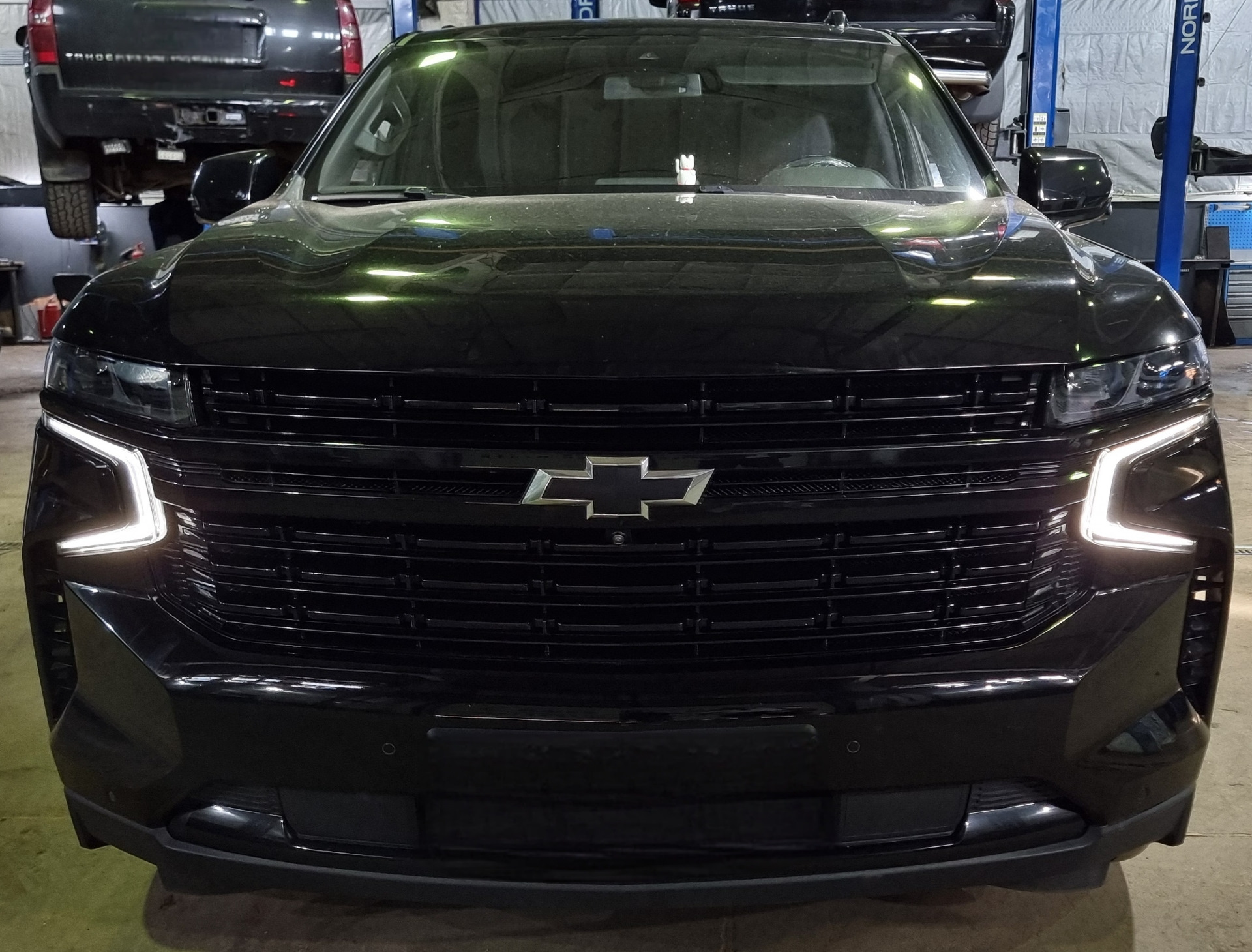 Тюнинг фар Chevrolet Tahoe K2 би-лед линзы — Вид спереди